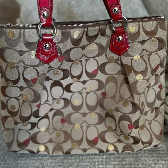 EUC limited edition Valentines heart Coach poppy glam bag - Picture 3 of 9